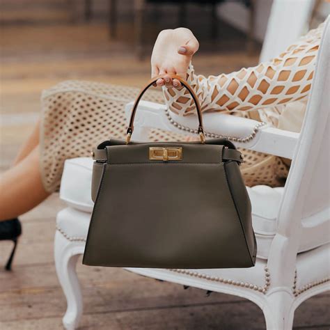 fendi peekaboo römisches leder mittel mittelgroß|Fendi peekaboo leather bag.